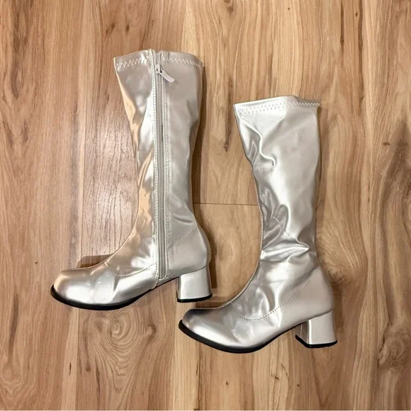 Silver Knee-High Children’s Costume Boots Dizw 4-5 - Picture 2 of 2